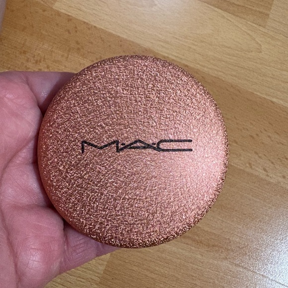 MAC Skinfinish Sunstruck Matte Bronzer in MATTE LIGHT GOLDEN Tried once. - Picture 2 of 15
